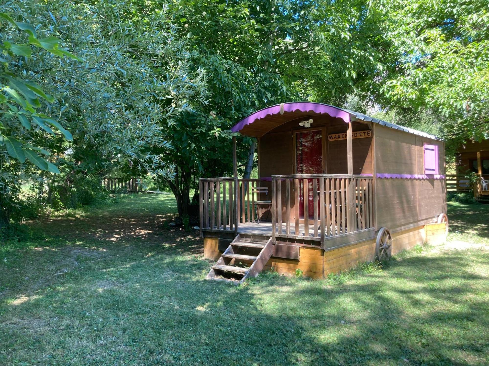 Camping, Hotel De Plein Air Les Cariamas Chateauroux-les-Alpes Εξωτερικό φωτογραφία