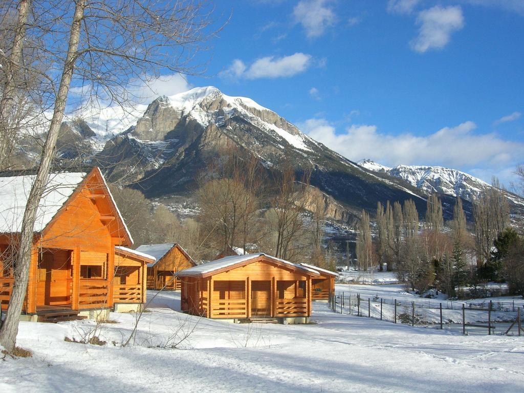 Camping, Hotel De Plein Air Les Cariamas Chateauroux-les-Alpes Εξωτερικό φωτογραφία