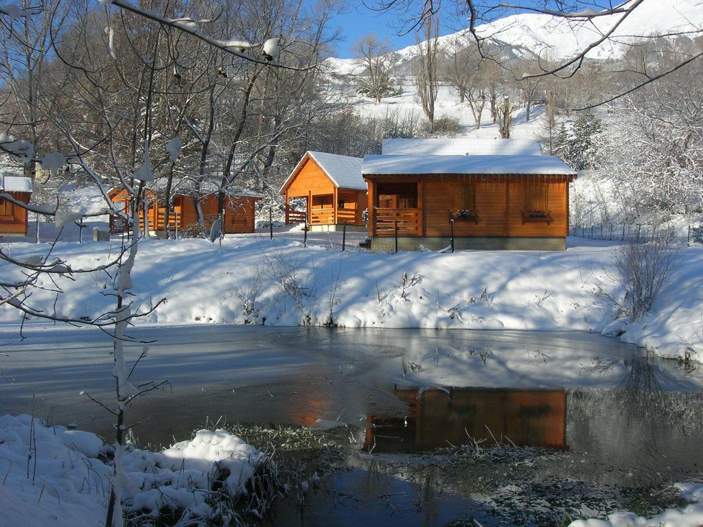 Camping, Hotel De Plein Air Les Cariamas Chateauroux-les-Alpes Εξωτερικό φωτογραφία