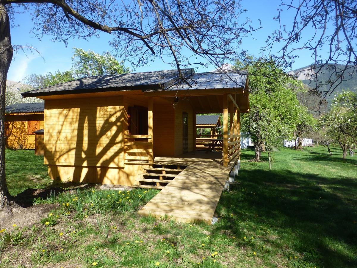 Camping, Hotel De Plein Air Les Cariamas Chateauroux-les-Alpes Εξωτερικό φωτογραφία